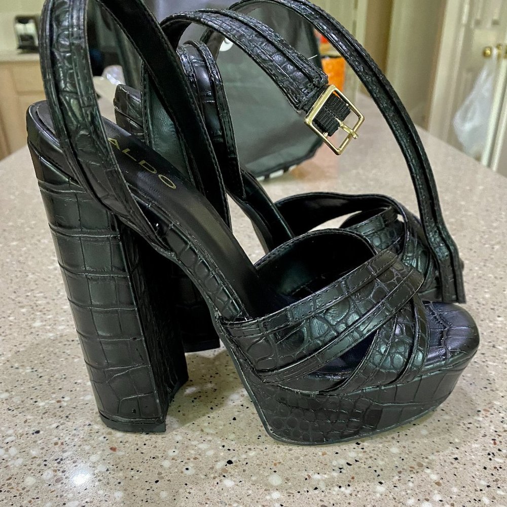 Aldo Platform Womens Sandal wide thick heel.